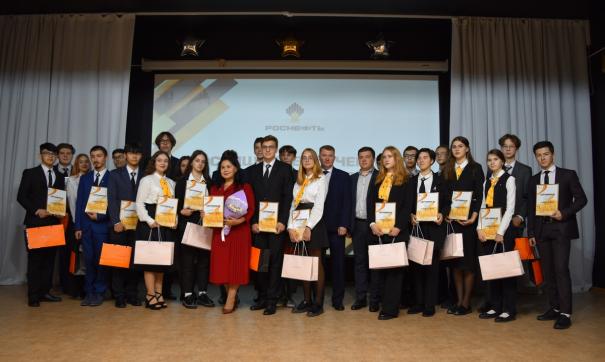 Выпускники «Роснефть-классов» могут пройти в профильные вузы на целевое