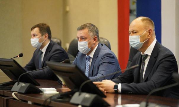 Игорь Кобзев (в середине) и Юрий Козлов (крайний справа) отказались от депутатского мандата