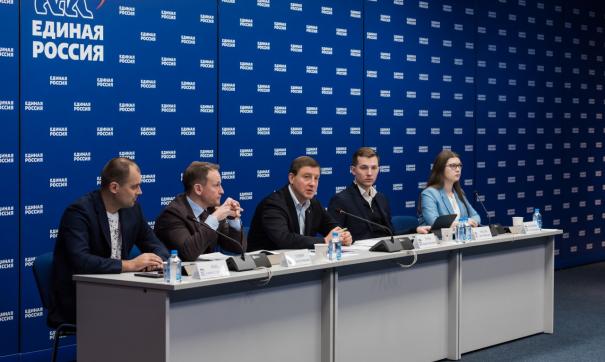 В ЕР обсудили работу волонтеров партии в регионах России