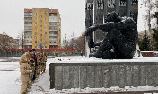 Черный тюльпан установлен в Екатеринбурге в память об уральцах, погибших в Афганистане и Чечне