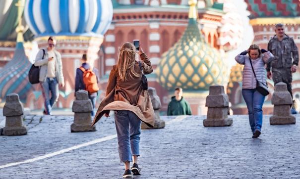 туристы в москве