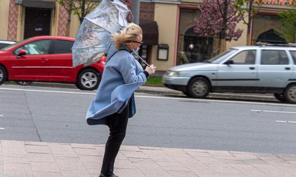 женщина с зонтом