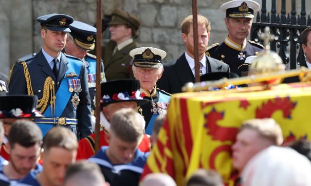 Карл III на похоронах