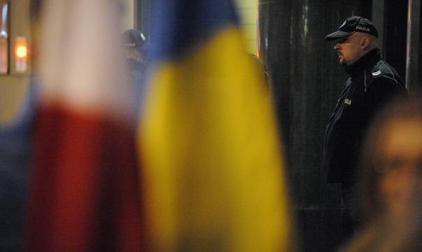 полицейский у посольства украины в польше