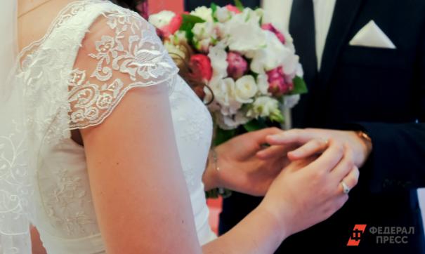 Иностранцы заплатили за фиктивный брак столько же, на сколько оштрафовали тюменских псевдо супругов