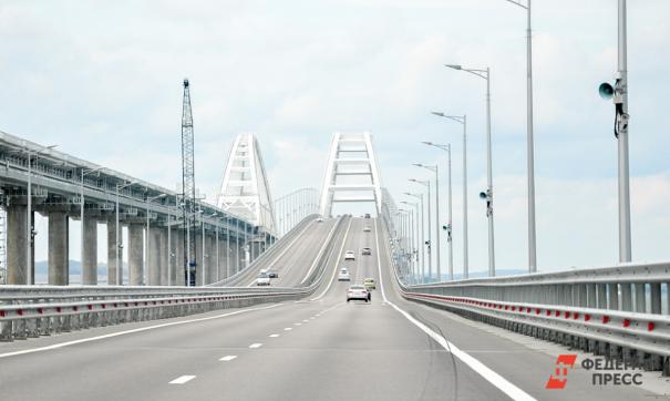Движение автомобилей и автобусов по Крымскому мосту восстановлено