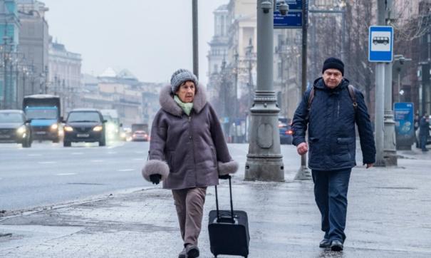 Пенсионеры на улицах Москвы