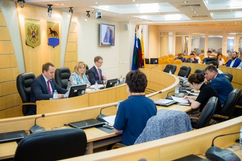 В Сургуте прошло заседание постоянного комитета по бюджету, налогам, финансам и имуществу