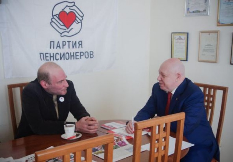 Сергей Гонюхов (справа)