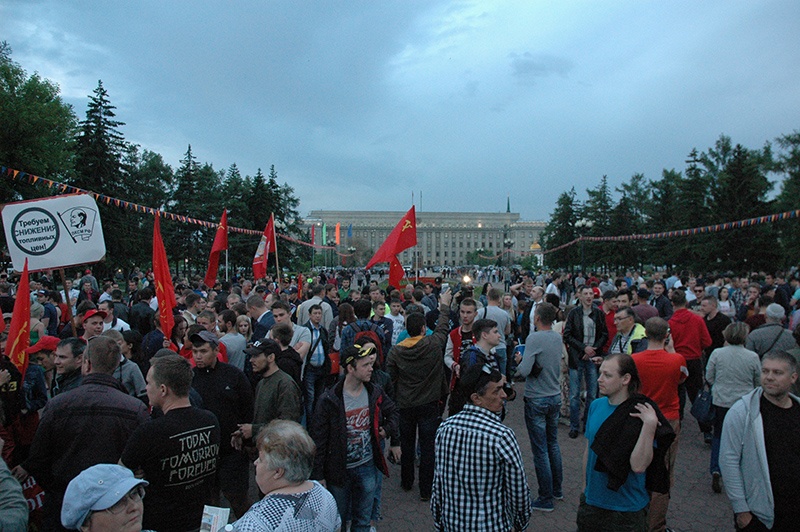 В Иркутске митинг против роста цен на топливо собрал около 500 человек