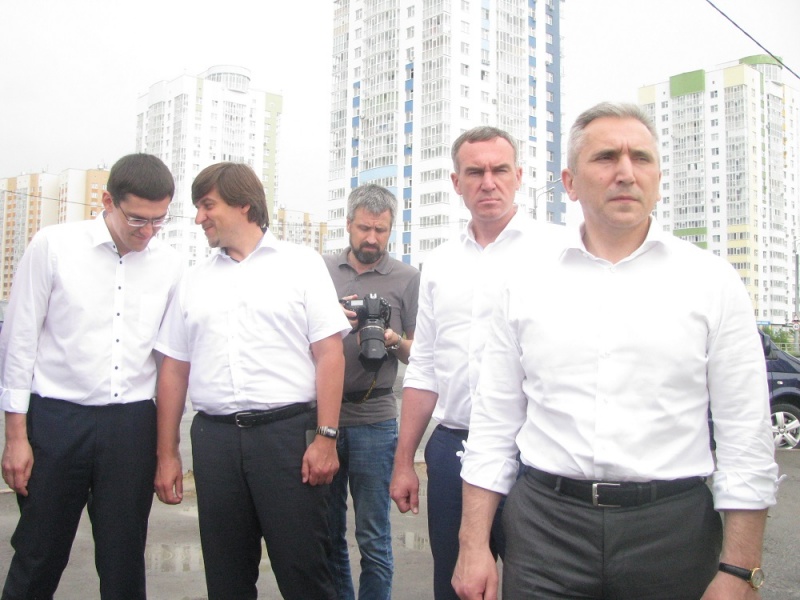 В ходе объезда Александра Моора сопровождали его недавние непосредственные подчиненные