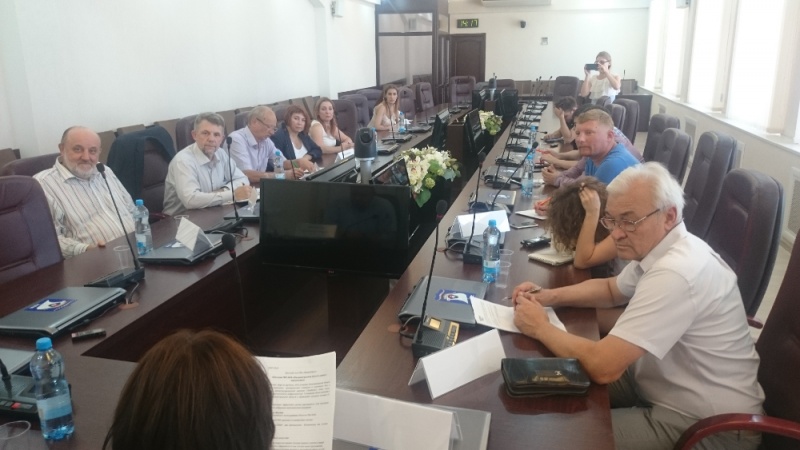 В дискуссии приняли участие депутаты Калининградской областной думы и горсовета Калининграда