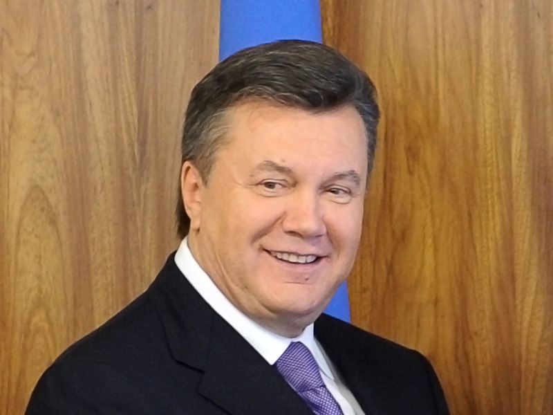 Янукович подал в суд на генпрокурора Украины