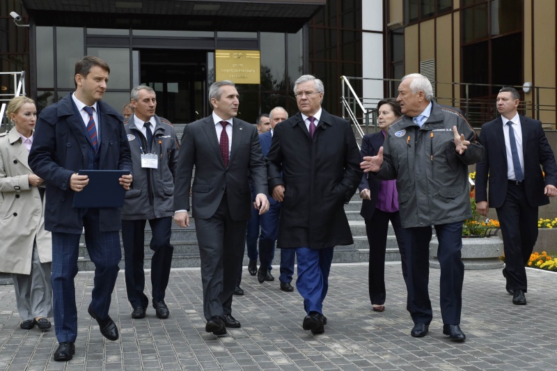 Поездки Александра Моора в северные округа, безусловно, помогли ему «познакомить» с собой югорчан и ямальцев