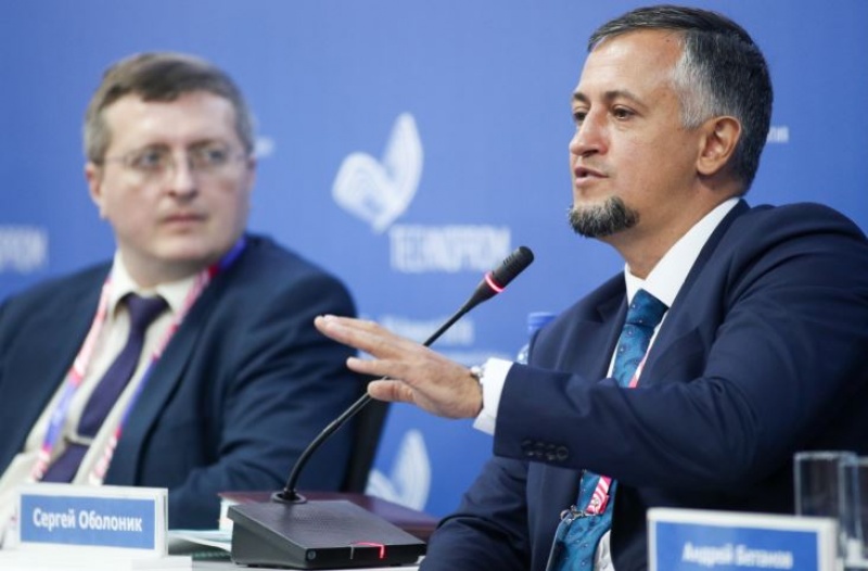 Сергей Оболоник (крайний справа) готов дать гарантии российским инвесторам