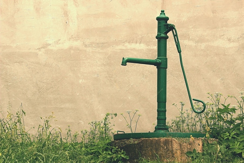 Жители Вихоревки больше полугода живут без воды