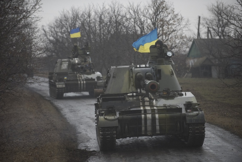 Ярош отзывает своих добровольцев с передовой в Донбассе