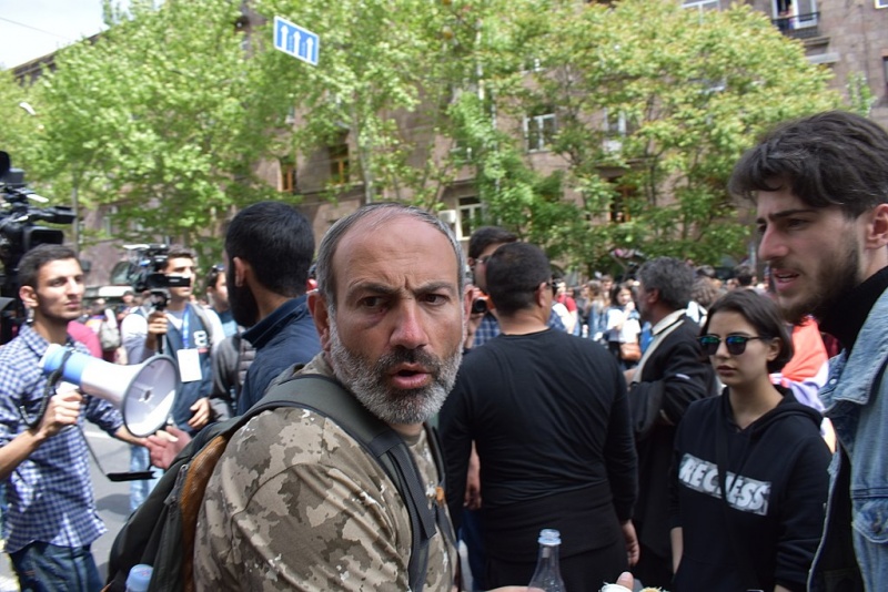 Никол Пашинян объявил об уходе с поста премьера Армении