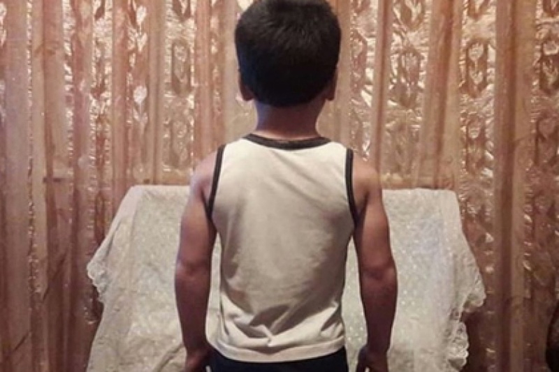 Пятилетний мальчик из Чечни отжался более четырех тысяч и готов пойти на рекорд