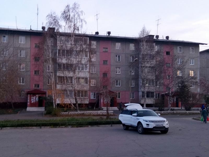Фасад «потерянного» дома по проспекту Красных Партизан, 57 в Усолье