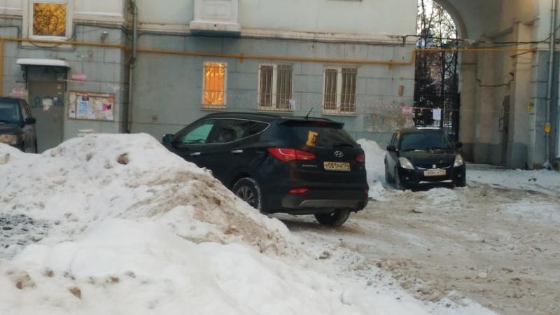 В Челябинске нашли, с кого спросить за снежные завалы во дворах