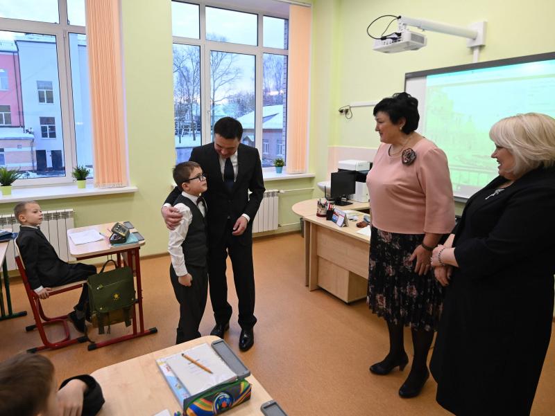 Андрей Воробьев открыл новую пристройку школы в Истре