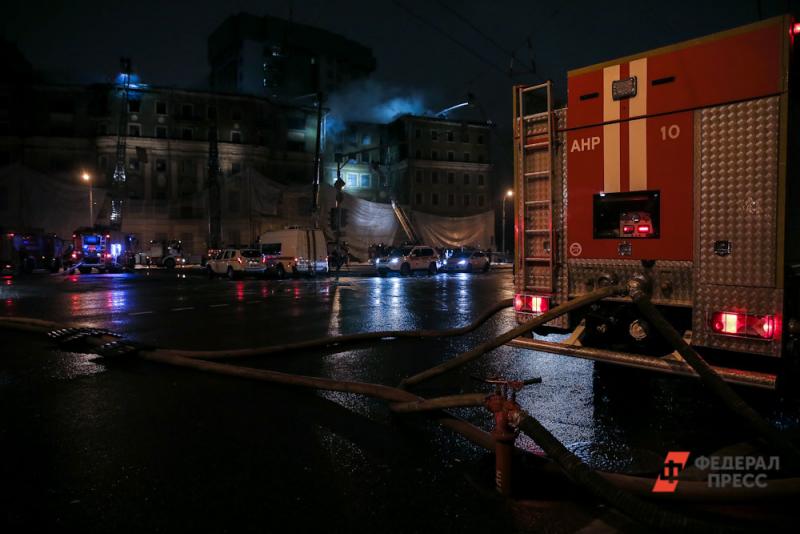 Восемь человек пострадали при пожаре жилого дома в Кемерово