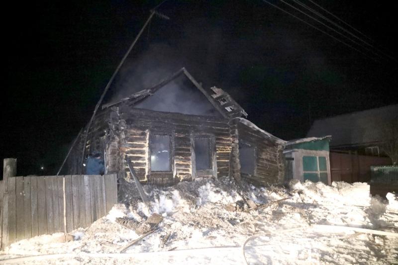 В Курганской области в горящем доме  погибли дети и женщина