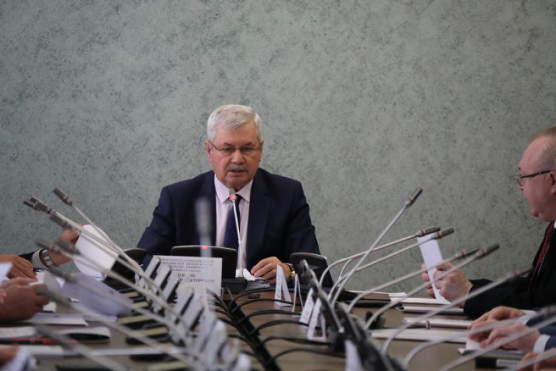 Владимир Мякуш досрочно сложил полномочия