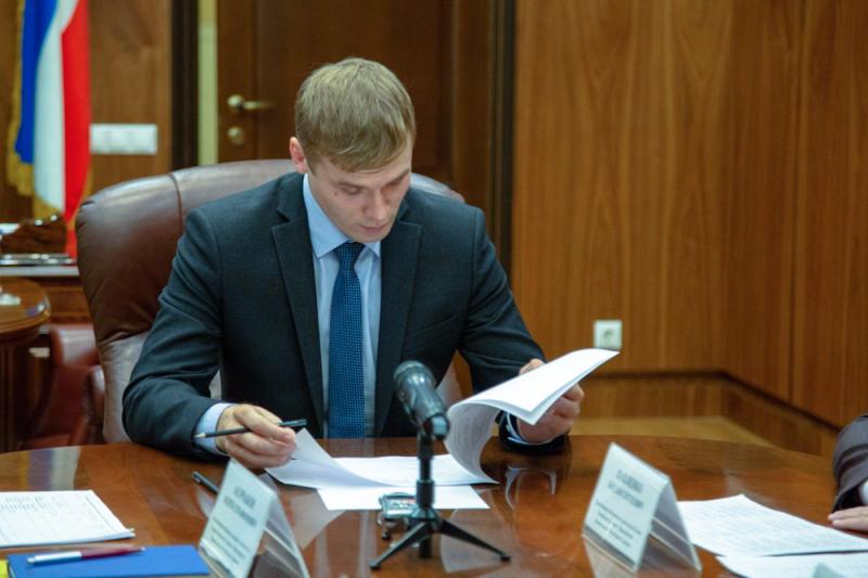 Валентин Коновалов не намерен отказываться от практики премирования чиновников