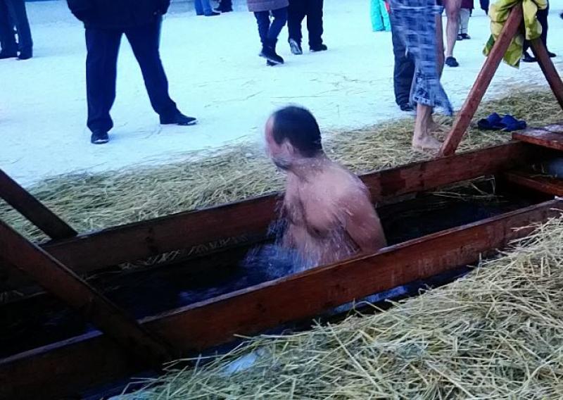 Комфортные -7 позволили прочувствовать всю прелесть январской воды в Крещение