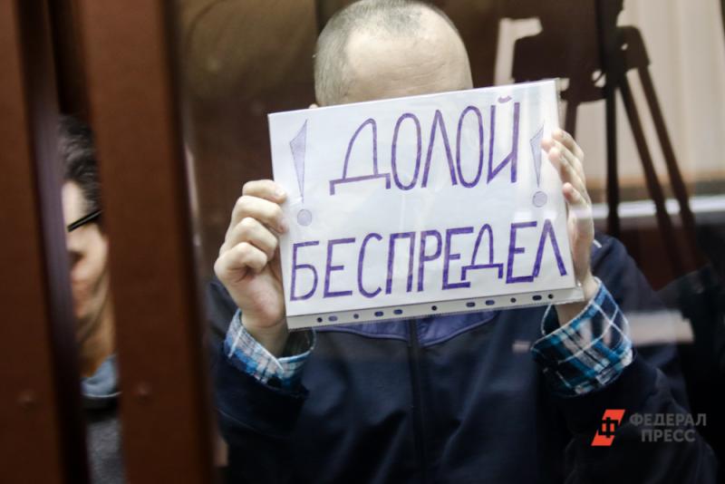 Пользователем под условным именем «Алексеев А.В.» была размещена запись «Немножечко расистских шуток вам в ленту»