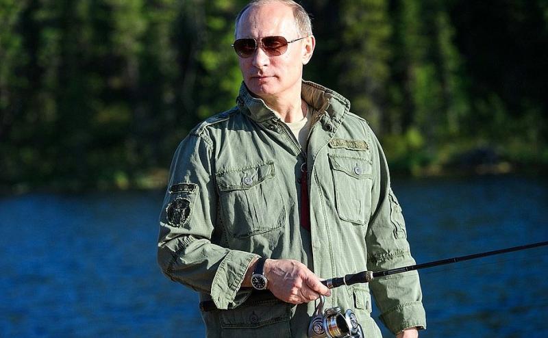 Вероятно, члены отряда таким образом хотели показать свои нежные чувства к Владимиру Путину