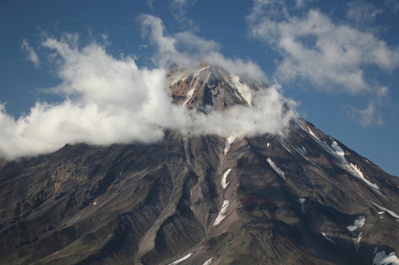 На Камчатке из-за выброса вулканом столба пепла объявлен «оранжевый» код опасности для авиации
