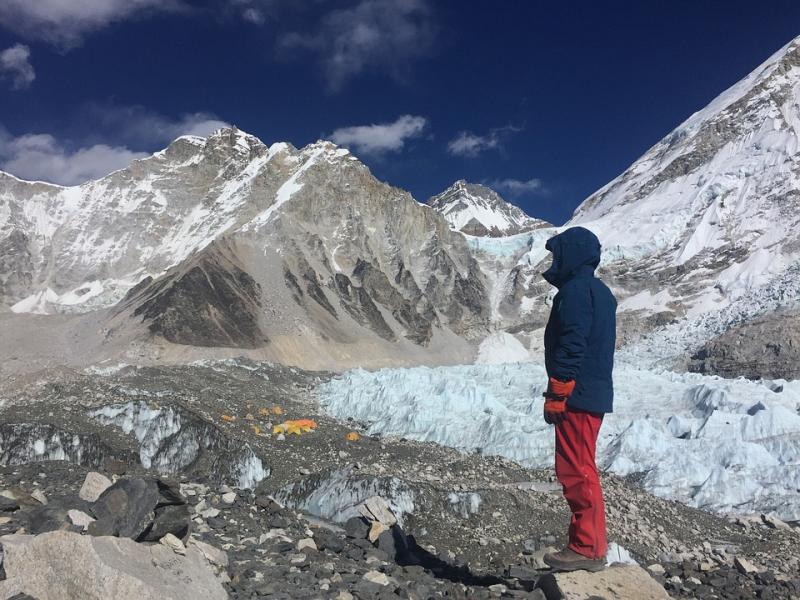 Эверест закрыли для туристов из-за мусора