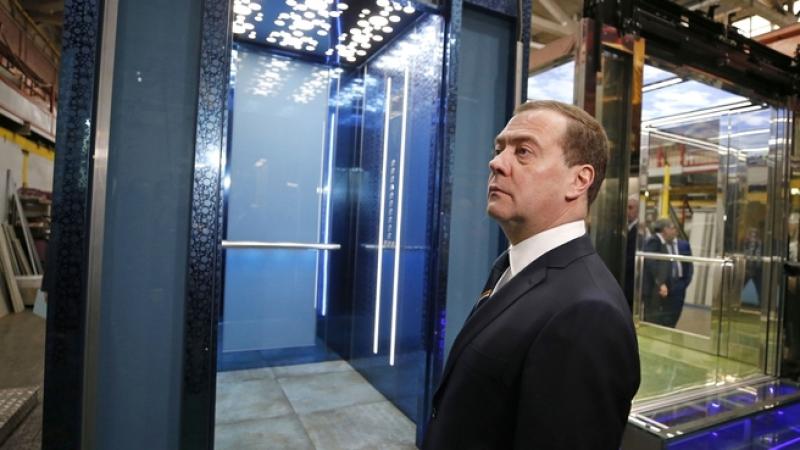 Медведев и лифт