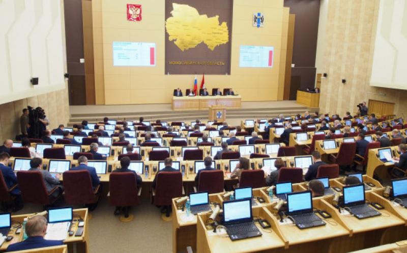 Губернатор Новосибирской области представил депутатам заксобрания доклад деятельности правительства за прошлый год