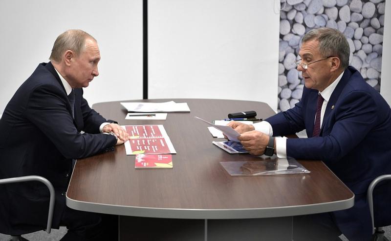 Путин провел рабочую встречу с президентом Татарстана
