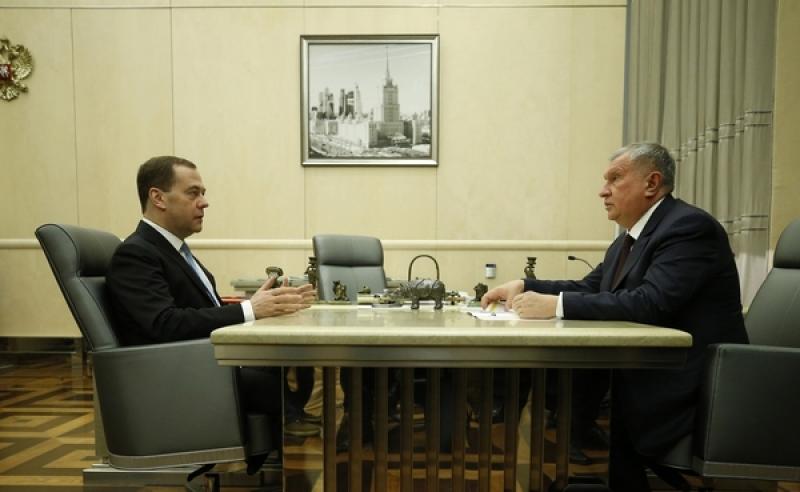 Итоги деятельности «Роснефти» за прошлый год стали предметом встречи Игоря Сечина и Дмитрия Медведева