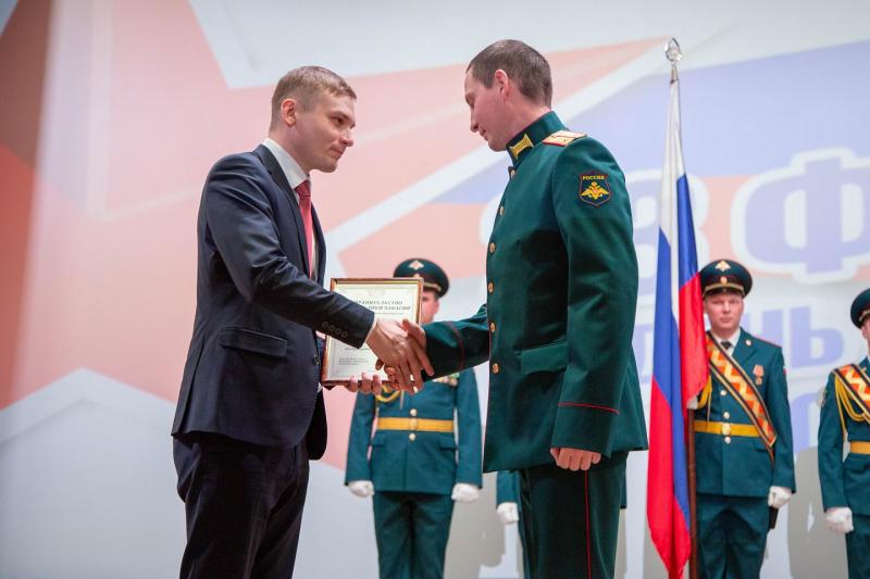 23 Февраля Коновалов поздравил военнослужащих Хакасии