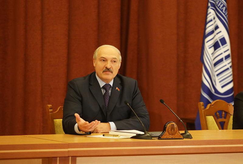 Лукашенко обозлился на чиновников после внезапной ревизии коровника