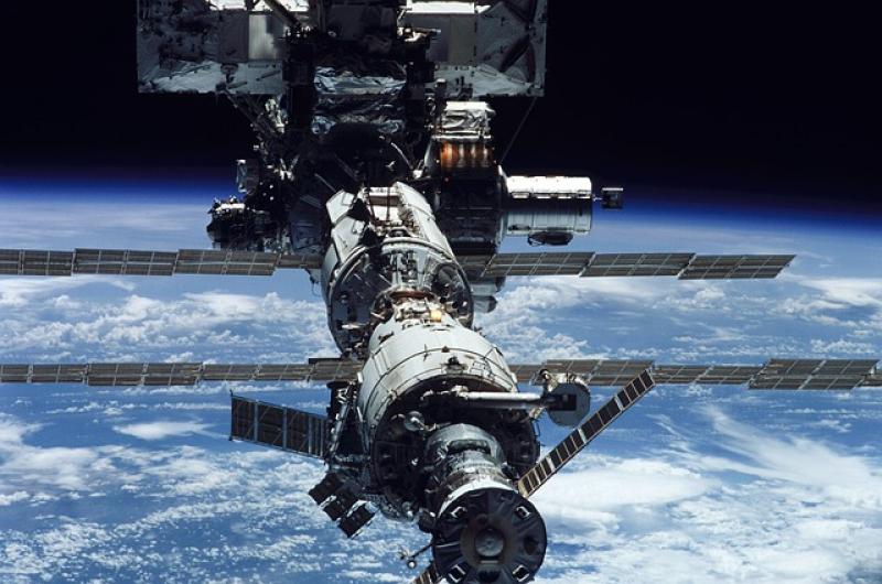 «Роскосмос» поздравил NASA с успешной стыковкой корабля Crew Dragon с МКС