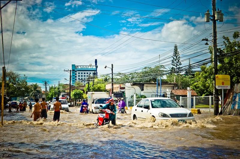 В Индонезии 63 человека погибли в результате наводнения
