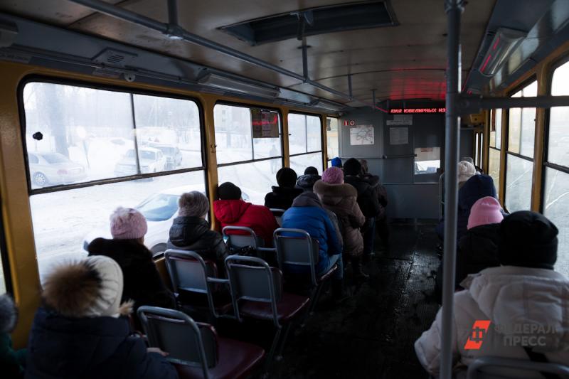 Из-за места в салоне трамвая петербуржцы устроили поножовщину