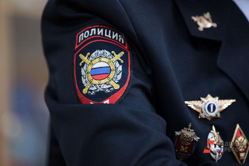 В Мурманске 20-летняя девушка ударила полицейского ножом в поясницу