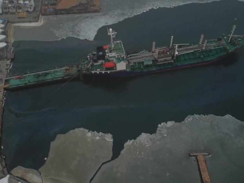 Во Владивостоке по факту разлива нефти в бухте Улисс возбуждено дело