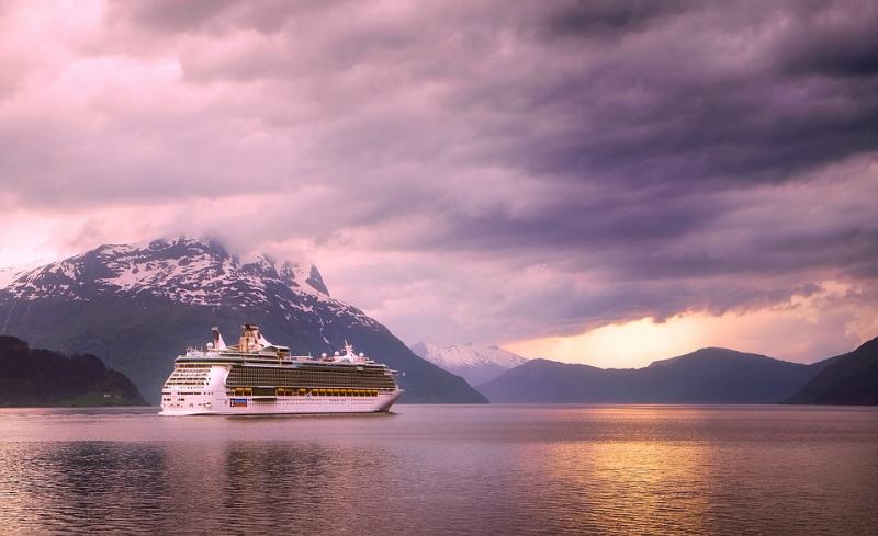 У берегов Норвегии эвакуируют пассажиров лайнера Viking Sky
