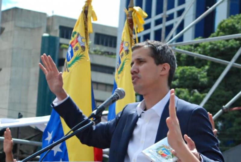 Хуан Гуайдо объявил в Венесуэле режим ЧП