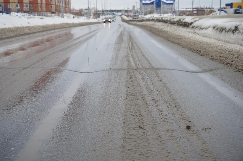 В последние месяцы жители Сургута жалуются на повышенную колейность городских автодорог