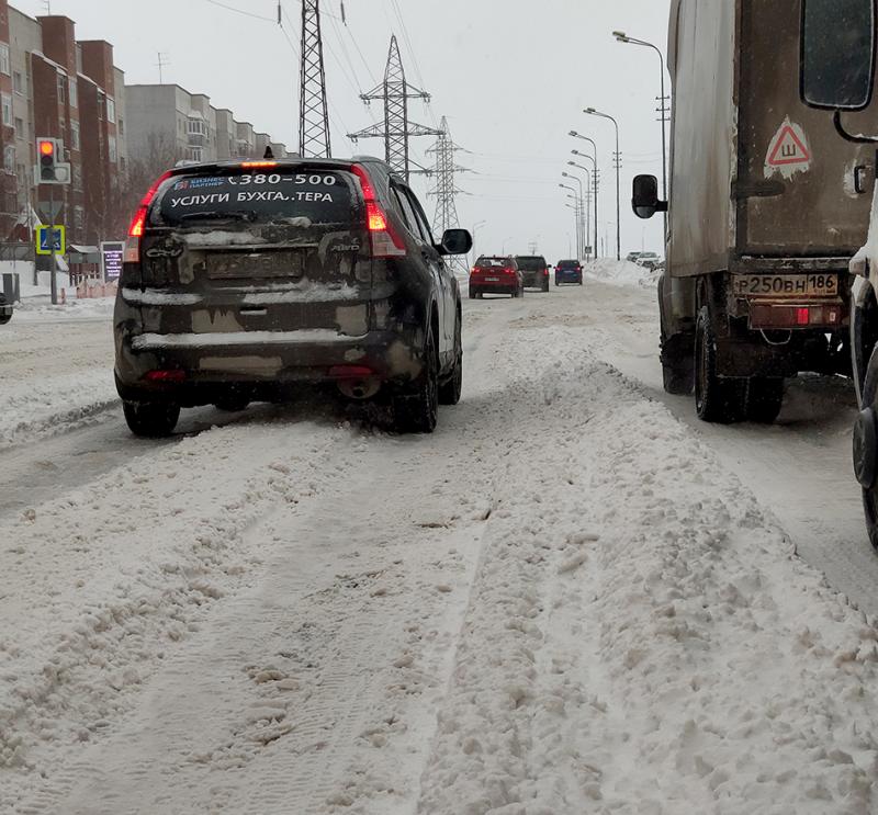 На расчистку дорог Сургута выделена вся снеугоборочная техника